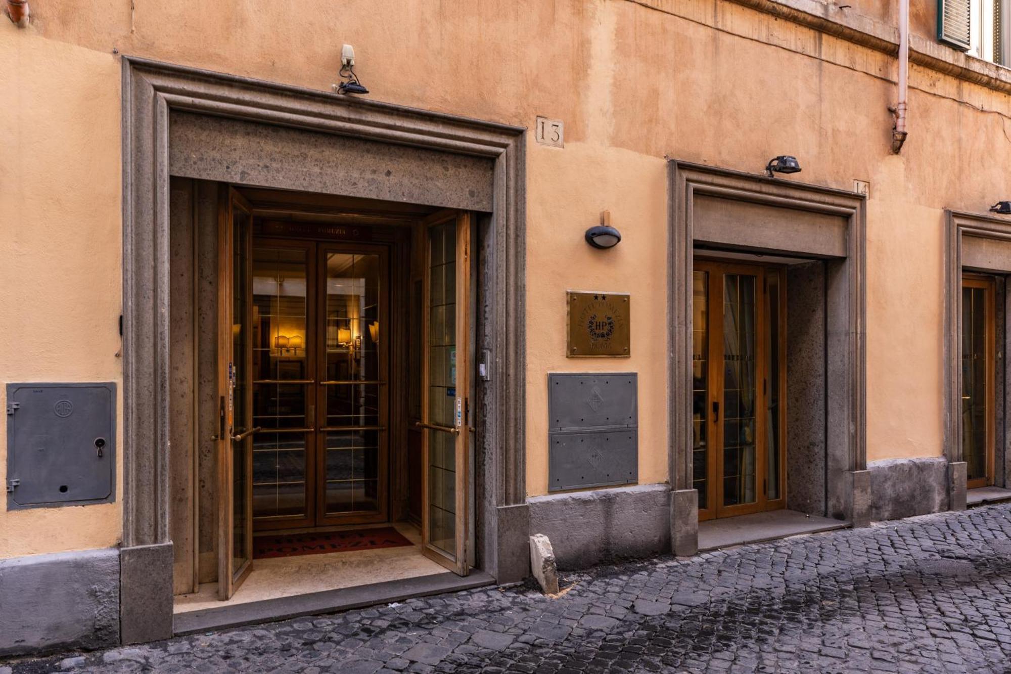 Hotel Pomezia — Foto 1
